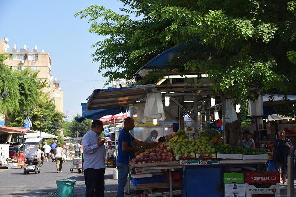 the-fruits-market-in-netanya-1